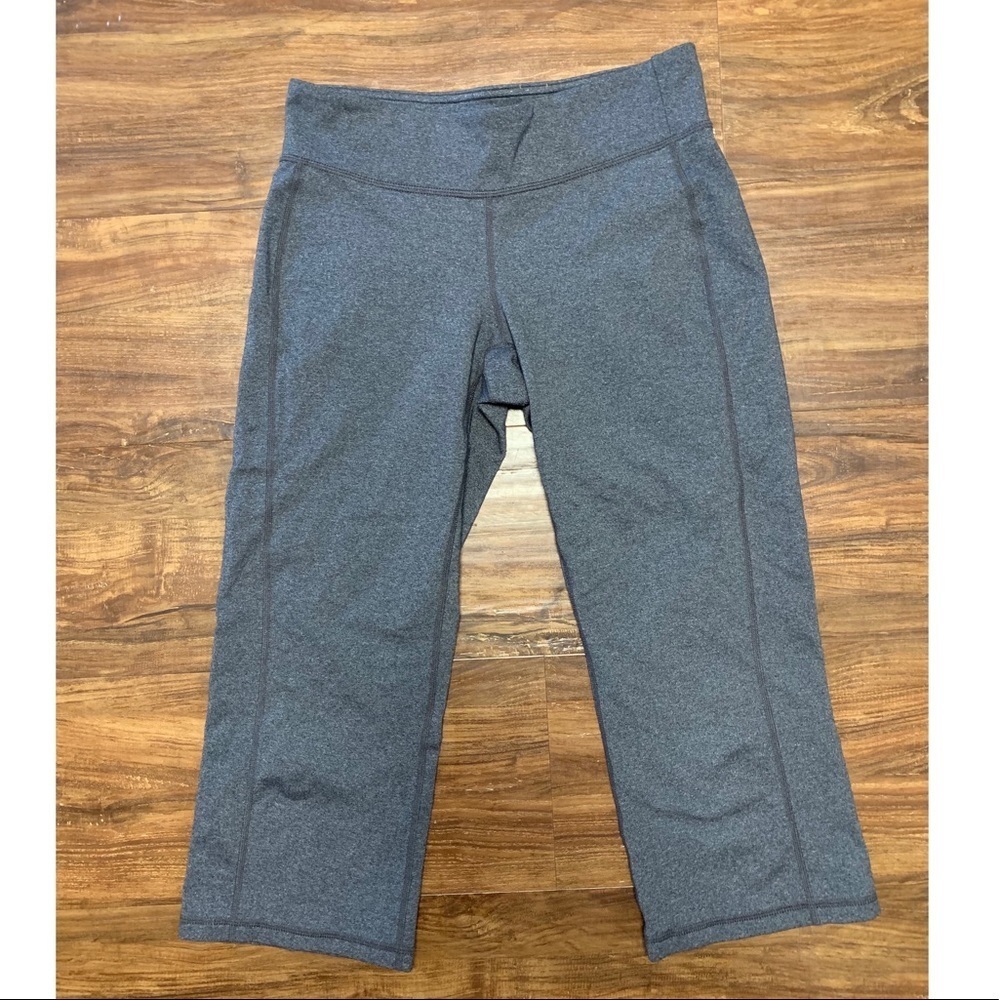 Athleta Gray Capri leggings size S